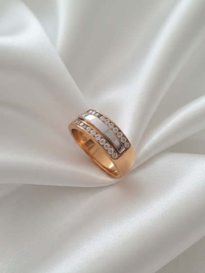 İki Renkli Taşlı Yüzük