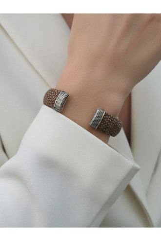 İki Ucu Taşlı Gümüş Aparatlı Vatoz Derisi Kahverengi Bileklik