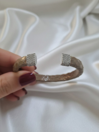 İki Ucu Taşlı Gümüş Aparatlı Yılan derisi Sütlü Kahve Bileklik