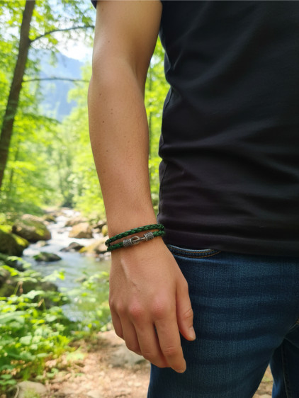 925 Ayar Gümüş, Deri Kordonlu Çift Dolama Yeşil Erkek Bilekliği