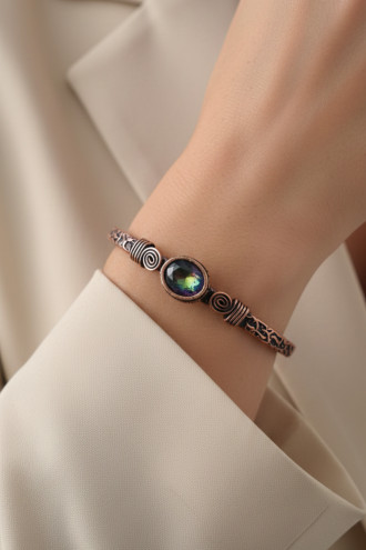 Mistik Topaz Taşlı Dövmeli Grek Bakır Bilezik