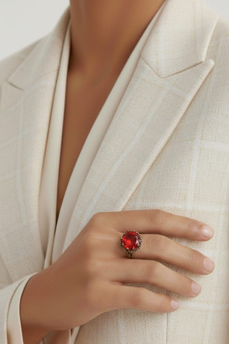Büyük Kırmızı Taşlı Otantik Taç Yüzük
