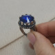 Büyük Lacivert Taşlı Otantik Taç Yüzük Büyük Lacivert Taşlı Otantik Taç Yüzük