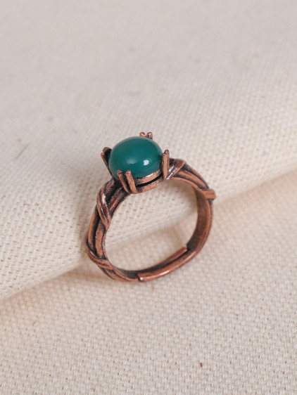 Yeşil Taşlı Tırnaklı Ayarlanabilir Bakır Yüzük Yeşil Taşlı Tırnaklı Ayarlanabilir Bakır Yüzük
