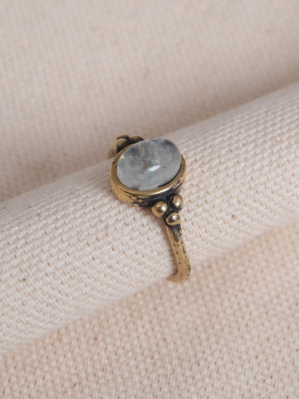 Beyaz Kuvars Taşlı Ayarlanabilir Oval Otantik Yüzük Beyaz Kuvars Taşlı Ayarlanabilir Oval Otantik Yüzük