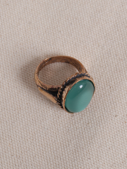 Saydam Koyu Yeşil Taşlı Otantik Yüzük Saydam Koyu Yeşil Taşlı Otantik Yüzük