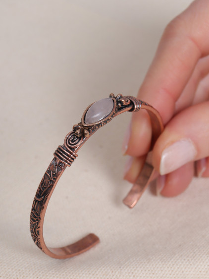 Beyaz Kuvars Taşlı Saf Bakır Otantik İnce Bilezik Beyaz Kuvars Taşlı Saf Bakır Otantik İnce Bilezik