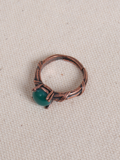 Yeşil Taşlı Tırnaklı Ayarlanabilir Bakır Yüzük Yeşil Taşlı Tırnaklı Ayarlanabilir Bakır Yüzük