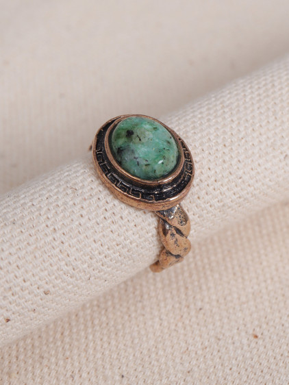 Yeşil Taşlı Burgulu Otantik Yüzük Yeşil Taşlı Burgulu Otantik Yüzük