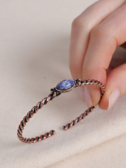Sodolit Taşlı Ayarlanabilir Burgulu Bakır Bilezik Sodolit Taşlı Ayarlanabilir Burgulu Bakır Bilezik