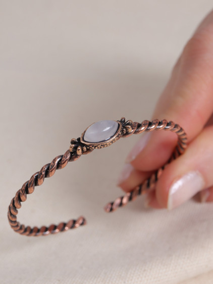 Beyaz Kuvars Taşlı Ayarlanabilir Burgulu Bakır Bilezik