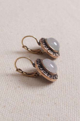 Beyaz Kuvars Taşlı Grek Figürlü Otantik Küpe