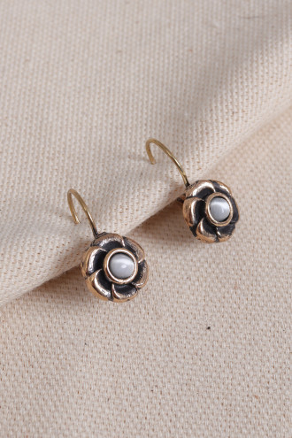 Beyaz Kedi Gözü Taşlı Çiçek Figürlü Otantik Küpe