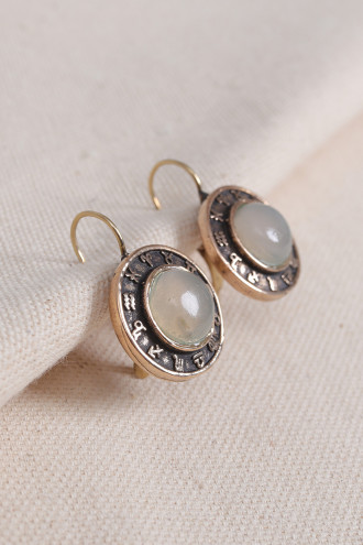 Beyaz Kuvars Taşlı Burç Figürlü Otantik Küpe