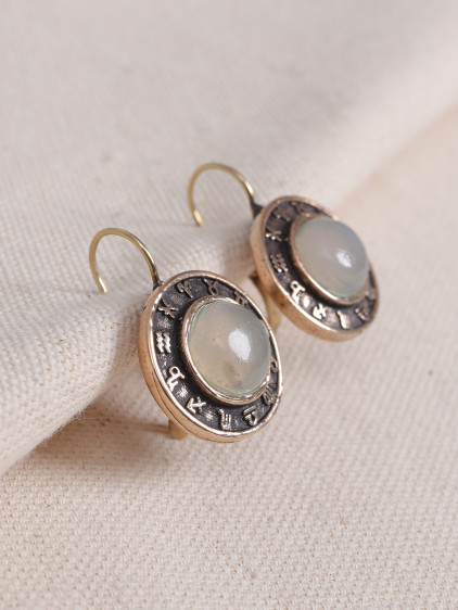 Beyaz Kuvars Taşlı Burç Figürlü Otantik Küpe