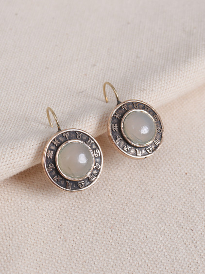 Beyaz Kuvars Taşlı Burç Figürlü Otantik Küpe