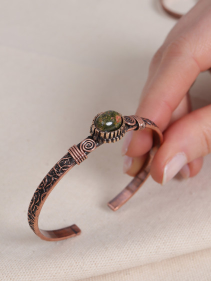 Ukanit Oval Taşlı Bakır Bilezik