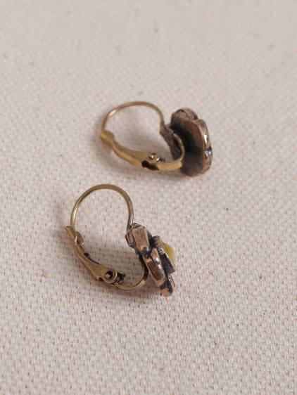 Sarı Kedi Gözü Taşlı Çiçek Figürlü Otantik Küpe