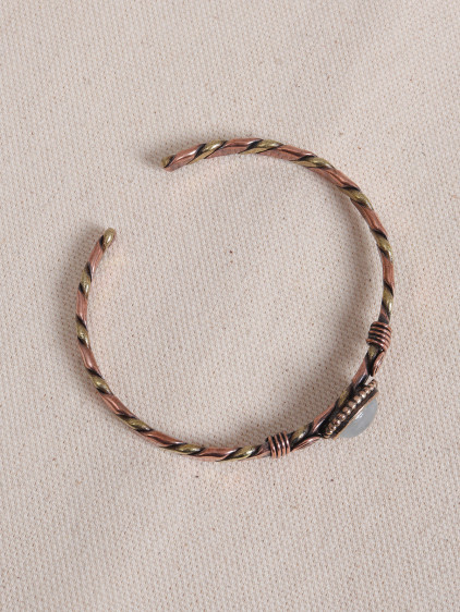 Beyaz Kuvars Taşlı Burgulu Bakır Bilezik