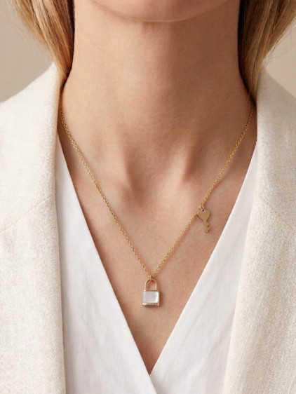 Anahtar Kilitli Sedefli Çelik Kolye Anahtar Kilitli Sedefli Çelik Kolye