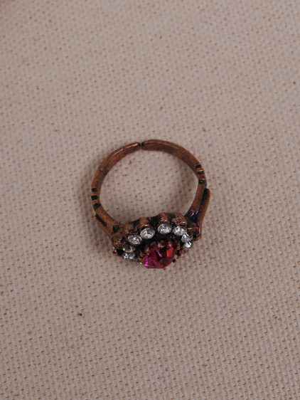 Ortası Pembe Taşlı Çiçek Figürlü Otantik Yüzük