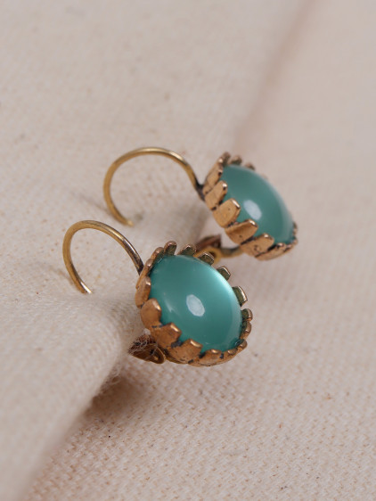 Saydam Açık Yeşil Taşlı Yuvarlak Otantik Küpe