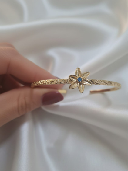 Gold Renk Dövme Kelepçeli Yıldız Çiçeği Figürlü Doğum Ayı Çiçeği Bilezik (Mart)