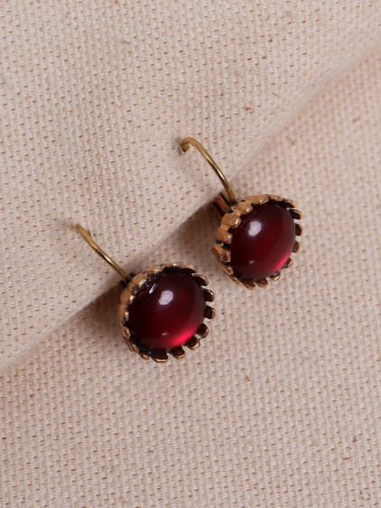 Saydam Bordo Yuvarlak Taşlı Otantik Küpe