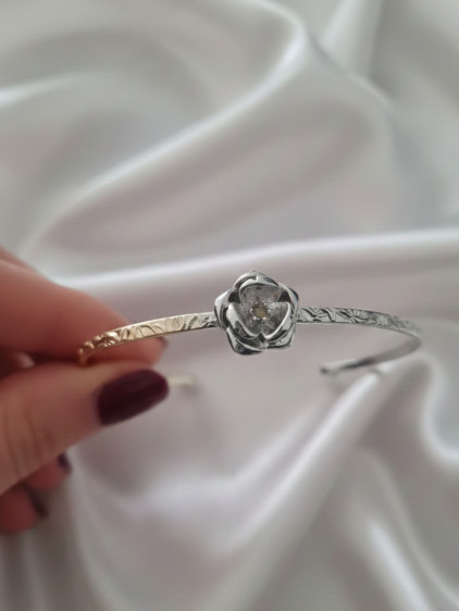 Silver Renk Ayarlanabilir Dövme Kelepçeli Gül Doğum Ayı Çiçeği Bilezik (Ağustos)