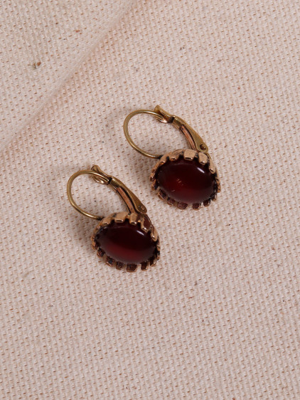 Saydam Bordo Yuvarlak Taşlı Otantik Küpe