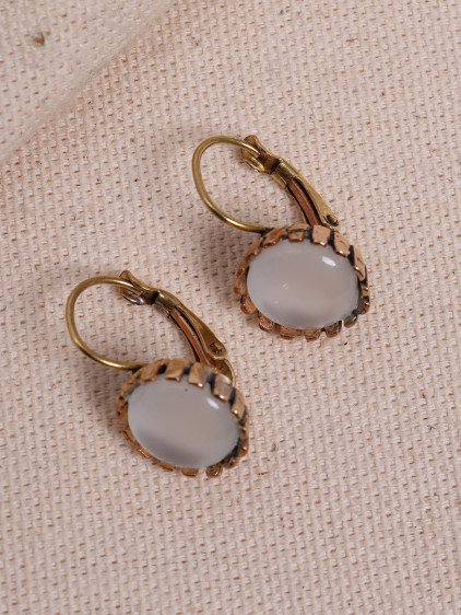 Saydam Beyaz Taşlı Yuvarlak Otantik Küpe