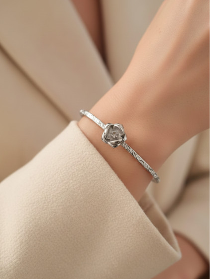 Silver Renk Ayarlanabilir Dövme Kelepçeli Gül Doğum Ayı Çiçeği Bilezik (Ağustos)