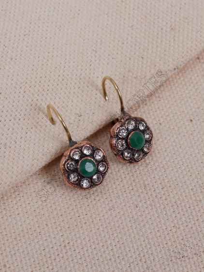 Beyaz Yeşil Taşlı Çiçek Motifli Otantik Küpe