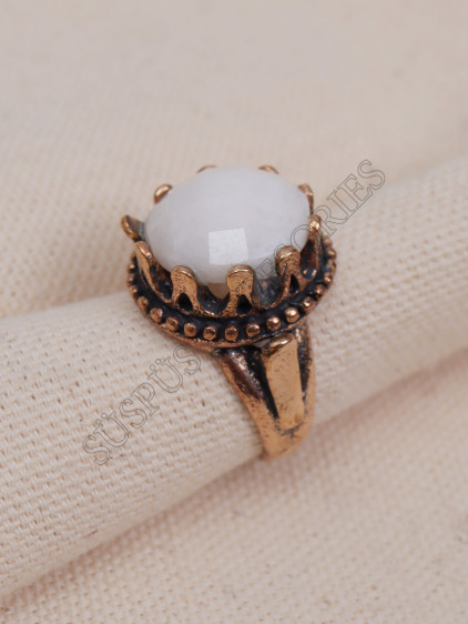 Beyaz Taşlı Büyük Taç Model Yüzük