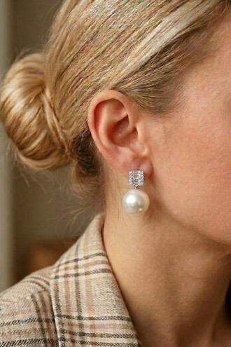 Baget Taşlı Ve İnci Sallantılı Silver Küpe