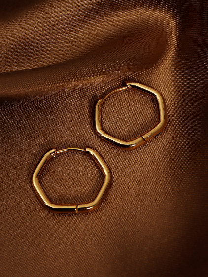 Mini Asimetrik Beşgen Gold Çelik Küpe