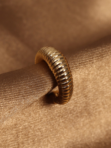 Yay Modeli Gold Renk Kıkırdak Küpe