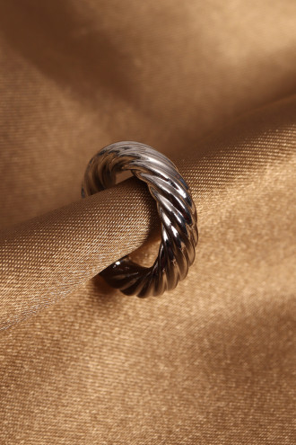 Burgu Modeli Silver Renk Kıkırdak Küpe