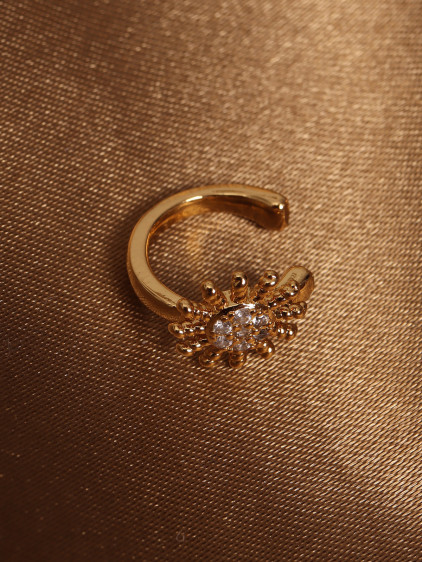 Güneş Figürlü Gold Renk Zirkon Taşlı Kıkırdak Küpe