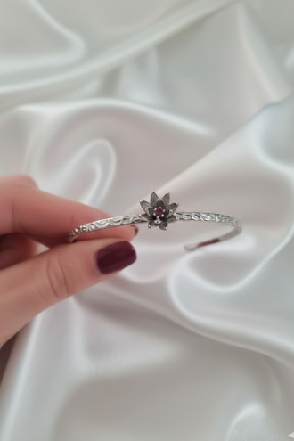 Silver Renk Ayarlanabilir Dövme Kelepçeli Krizantem Çiçeği Doğum Ayı Bileziği (Temmuz)