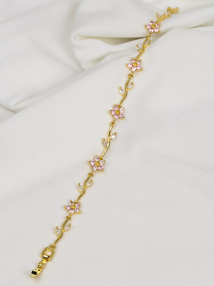 Gold Renk Pembe Taşlı Suyolu Beş Yapraklı Çiçek Figürlü Bileklik Gold Renk Pembe Taşlı Suyolu Beş Yapraklı Çiçek Figürlü Bileklik