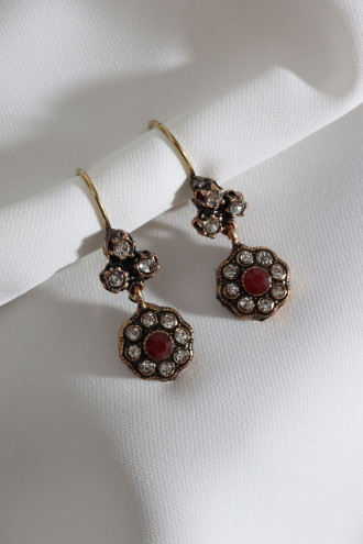 Kırmızı Taş Detaylı Sallantılı Kadın Otantik Küpe