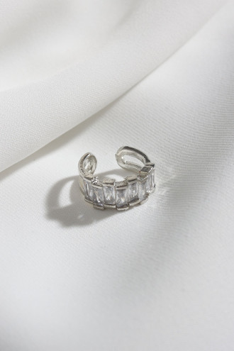 Baget Taşlı Gümüş Renk Tekli Sıkıştırmalı Kıkırdak Küpe Baget Taşlı Gümüş Renk Tekli Sıkıştırmalı Kıkırdak Küpe